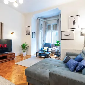 Apartment Beautiful Spacious Three-room Close To Buda Castle, Budapest